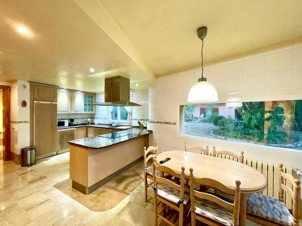 Holiday home Confortable Chalet Con Piscina Bunyola